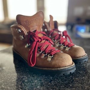 Danner W’s Mountain Light Cascade Boots - good condition